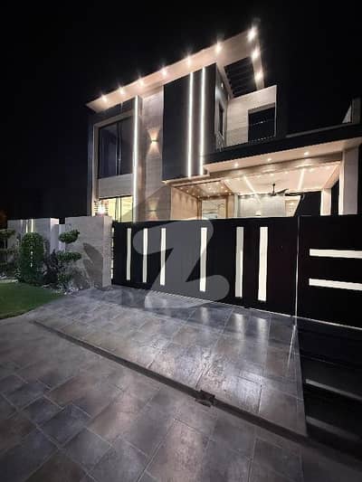 ڈی ایچ اے فیز 5 - بلاک ایل فیز 5,ڈیفنس (ڈی ایچ اے),لاہور میں 4 کمروں کا 10 مرلہ مکان 1.8 لاکھ میں کرایہ پر دستیاب ہے۔