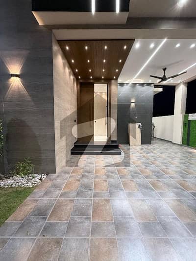 10 Marla Modern Design House Available For Rent