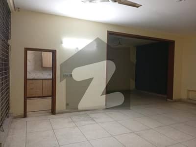 ماڈل ٹاؤن ۔ بلاک این ماڈل ٹاؤن,لاہور میں 2 کمروں کا 1 کنال بالائی پورشن 85.0 ہزار میں کرایہ پر دستیاب ہے۔