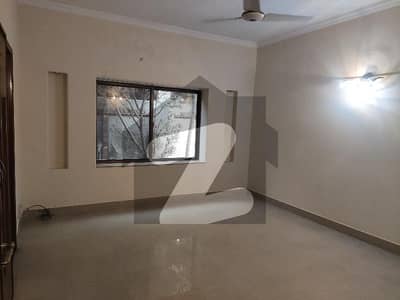 2 KANAL HOUSE AVAILABLE FOR RENT FOR OFFICE