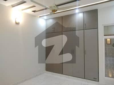 آئی 11/2 آئی ۔ 11,اسلام آباد میں 5 کمروں کا 6 مرلہ مکان 4.15 کروڑ میں برائے فروخت۔