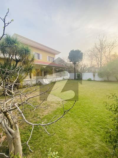 ایف ۔ 7 اسلام آباد میں 5 کمروں کا 2 کنال مکان 8.5 لاکھ میں کرایہ پر دستیاب ہے۔