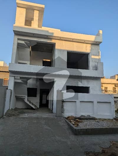 ایم پی سی ایچ ایس ۔ بلاک ایف ایم پی سی ایچ ایس ۔ ملٹی گارڈنز,بی ۔ 17,اسلام آباد میں 4 کمروں کا 5 مرلہ مکان 1.5 کروڑ میں برائے فروخت۔