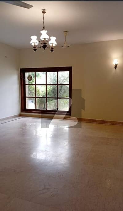 6 Bed 1000 Yards Bungalow For Rent