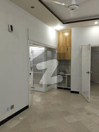 جی ۔ 13 اسلام آباد میں 5 کمروں کا 10 مرلہ مکان 2.3 لاکھ میں کرایہ پر دستیاب ہے۔