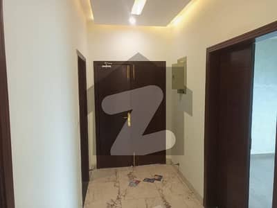 10 MARLA 3 BEDROOMS APARTMENT AVAILABLE FOR RENT