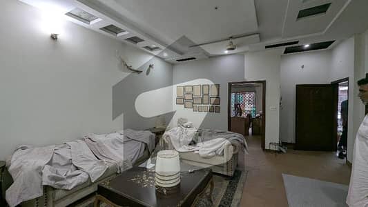 پیراگون سٹی لاہور میں 2 کمروں کا 10 مرلہ بالائی پورشن 65.0 ہزار میں کرایہ پر دستیاب ہے۔