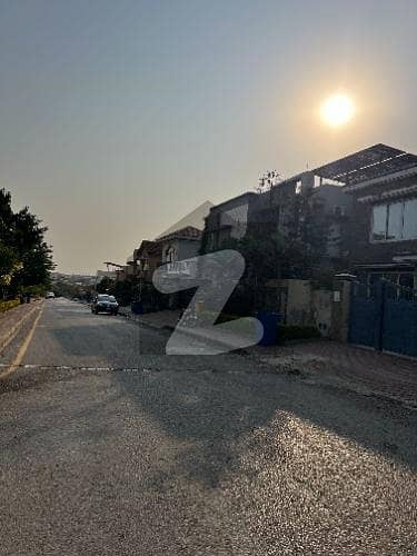 بحریہ انکلیو - سیکٹر اے بحریہ انکلیو,بحریہ ٹاؤن,اسلام آباد میں 5 کمروں کا 11 مرلہ مکان 3.5 کروڑ میں برائے فروخت۔