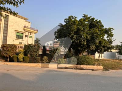 712 Sq Yard Corner Plot for Sale in Chaklala Scheme 2