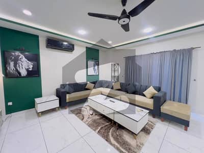 2 BED LUXURY FURNISHED FOR RANT IN GULBERG GREEN