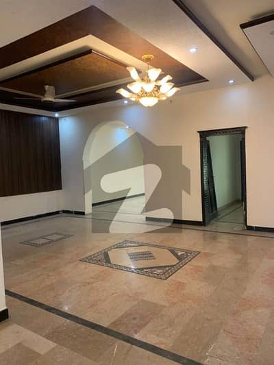 جی ۔ 15 اسلام آباد میں 5 کمروں کا 12 مرلہ مکان 1.8 لاکھ میں کرایہ پر دستیاب ہے۔