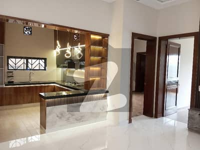 بحریہ ٹاؤن فیز 7 بحریہ ٹاؤن راولپنڈی,راولپنڈی میں 6 کمروں کا 12 مرلہ مکان 4.35 کروڑ میں برائے فروخت۔