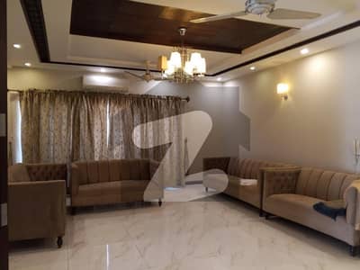 ڈی ایچ اے فیز 6 ڈیفنس (ڈی ایچ اے),لاہور میں 5 کمروں کا 1 کنال مکان 4.5 لاکھ میں کرایہ پر دستیاب ہے۔