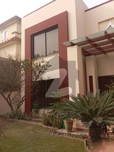 ڈی ایچ اے فیز 5 - بلاک اے فیز 5,ڈیفنس (ڈی ایچ اے),لاہور میں 5 کمروں کا 1 کنال مکان 8.5 کروڑ میں برائے فروخت۔