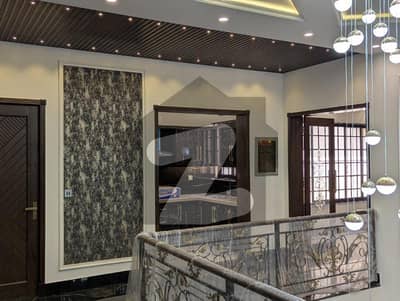 جوہر ٹاؤن لاہور میں 5 کمروں کا 12 مرلہ مکان 5.4 کروڑ میں برائے فروخت۔