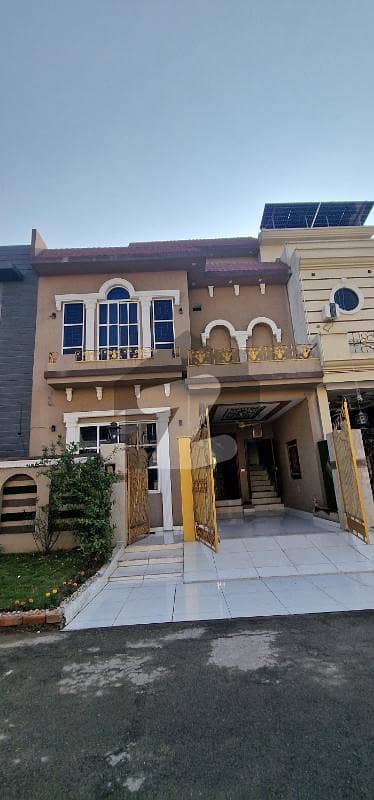 سٹی ہاؤسنگ سوسائٹی گوجرانوالہ میں 4 کمروں کا 5 مرلہ مکان 1.95 کروڑ میں برائے فروخت۔