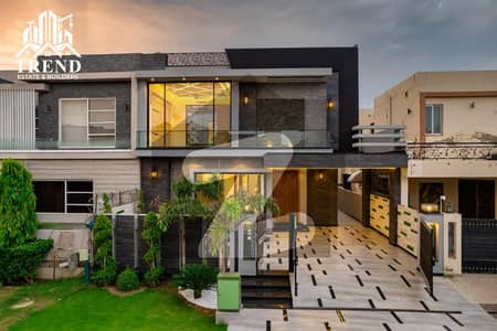 WELL MAINTAIN DESIGNER HOUSE FOR RENT NEAR PARK OR MARKET