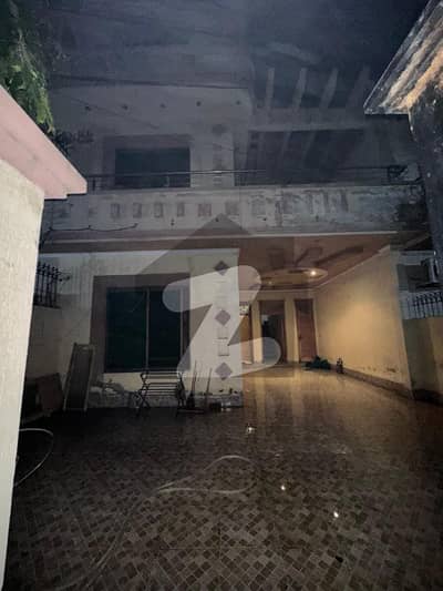 جوہر ٹاؤن لاہور میں 4 کمروں کا 10 مرلہ مکان 3.8 کروڑ میں برائے فروخت۔
