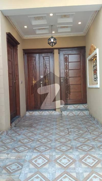 3 merla house dubel Story beautiful house Near parak masjid markeit matro istashan bajli Pani Available