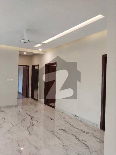 عسکری 11 عسکری,لاہور میں 3 کمروں کا 10 مرلہ فلیٹ 3.65 کروڑ میں برائے فروخت۔