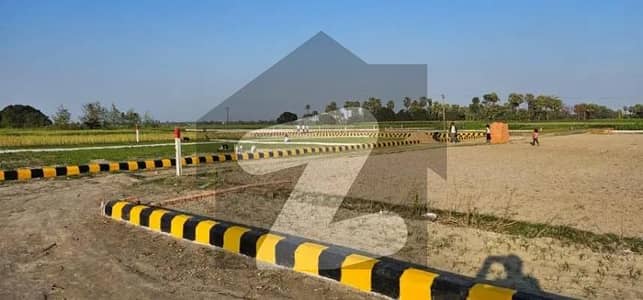 ڈی ایچ اے فیز 7 - بلاک کیو فیز 7,ڈیفنس (ڈی ایچ اے),لاہور میں 1 کنال رہائشی پلاٹ 3.8 کروڑ میں برائے فروخت۔