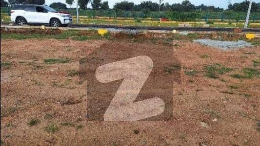 ڈی ایچ اے فیز 7 - بلاک ایس فیز 7,ڈیفنس (ڈی ایچ اے),لاہور میں 1 کنال رہائشی پلاٹ 4.05 کروڑ میں برائے فروخت۔