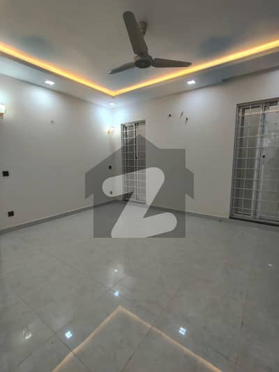 ڈی ۔ 12 اسلام آباد میں 5 کمروں کا 10 مرلہ مکان 2.8 لاکھ میں کرایہ پر دستیاب ہے۔