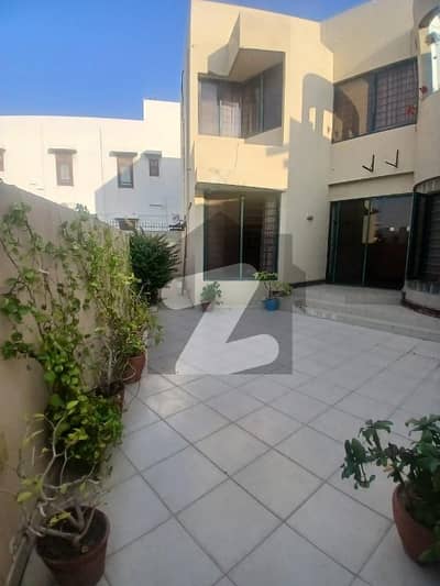 ڈی ایچ اے فیز 8 ڈی ایچ اے ڈیفینس,کراچی میں 4 کمروں کا 1 کنال مکان 12.5 کروڑ میں برائے فروخت۔