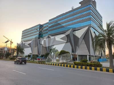 گلبرگ ایرینا مال گلبرگ گرینز,گلبرگ,اسلام آباد میں 1 کمرے کا 3 مرلہ فلیٹ 1.35 کروڑ میں برائے فروخت۔