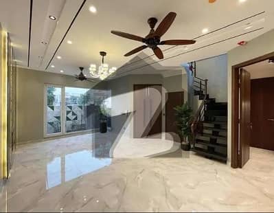 DHA Phase 7 Block U 10 Marla House For Rent