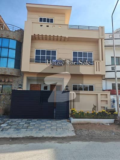 جی ۔ 13 اسلام آباد میں 4 کمروں کا 4 مرلہ مکان 4.3 کروڑ میں برائے فروخت۔