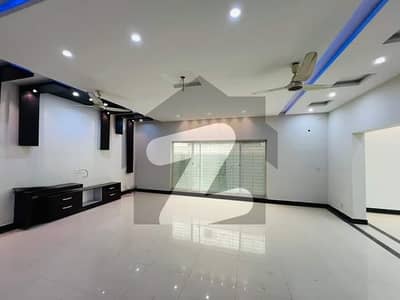 3 KANAL HOUSE IS AVAILABLE FOR RENT IN GARDEN TOWN