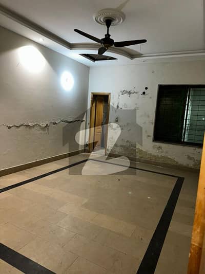 واپڈا ٹاؤن لاہور میں 11 کمروں کا 2 کنال مکان 6.5 لاکھ میں کرایہ پر دستیاب ہے۔