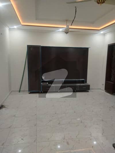 سوان گارڈن اسلام آباد میں 6 کمروں کا 9 مرلہ مکان 1.2 لاکھ میں کرایہ پر دستیاب ہے۔