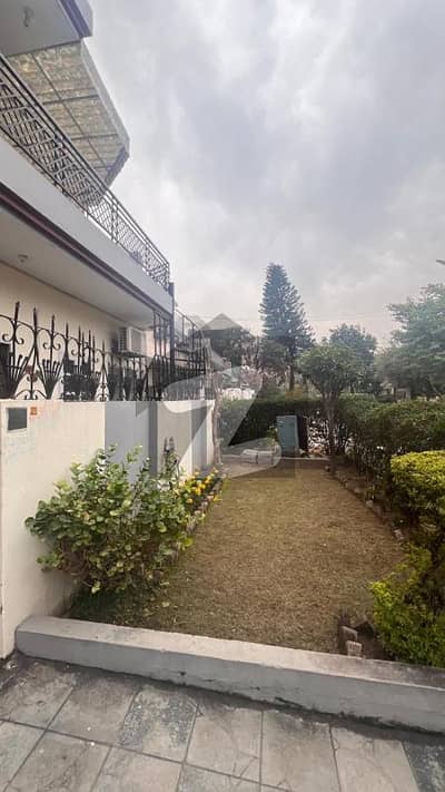 House For Sale In G-9/4 Islamabad | Prime Location Near All Facilities | Demand: PKR 6 Crore