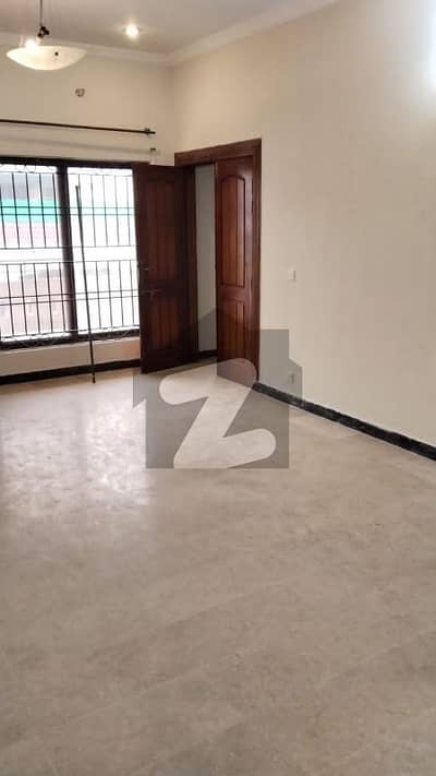 ای ۔ 11 اسلام آباد میں 2 کمروں کا 10 مرلہ بالائی پورشن 1.0 لاکھ میں کرایہ پر دستیاب ہے۔