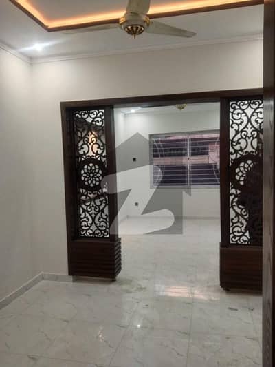 سوان گارڈن اسلام آباد میں 6 کمروں کا 9 مرلہ مکان 1.25 لاکھ میں کرایہ پر دستیاب ہے۔