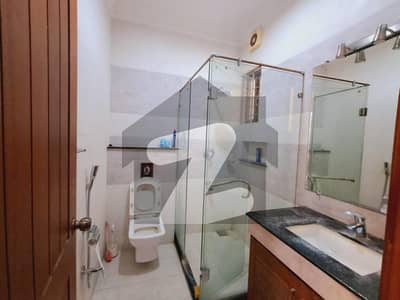 ایف ۔ 10 اسلام آباد میں 6 کمروں کا 1 کنال زیریں پورشن 6.0 لاکھ میں کرایہ پر دستیاب ہے۔