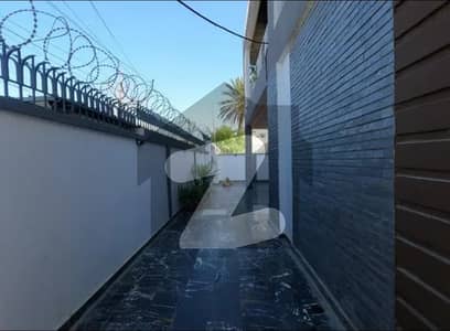 LUXURIOUS HOUSE AVAILABLE FOR SALE