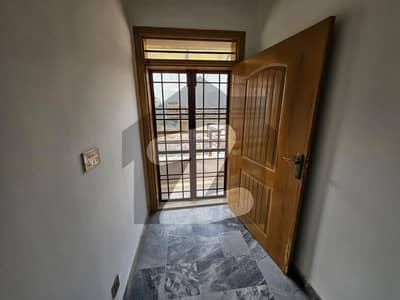 D12 40x80 Upper Portion For Rent