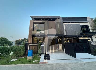 ڈی ایچ اے 9 ٹاؤن ڈیفنس (ڈی ایچ اے),لاہور میں 3 کمروں کا 5 مرلہ مکان 1.0 لاکھ میں کرایہ پر دستیاب ہے۔