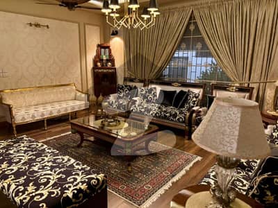 ڈی ایچ اے فیز 8 ڈی ایچ اے ڈیفینس,کراچی میں 6 کمروں کا 1 کنال مکان 18.5 کروڑ میں برائے فروخت۔