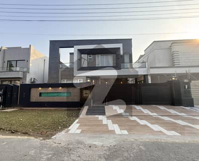 ای ایم ای سوسائٹی لاہور میں 5 کمروں کا 1 کنال مکان 12.0 کروڑ میں برائے فروخت۔