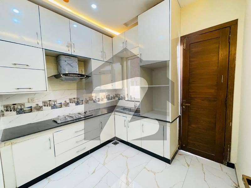 ڈی ایچ اے 9 ٹاؤن ڈیفنس (ڈی ایچ اے),لاہور میں 4 کمروں کا 5 مرلہ مکان 2.5 کروڑ میں برائے فروخت۔ ڈی ایچ اے 9 ٹاؤن ڈیفنس (ڈی ایچ اے),لاہور میں 4 کمروں کا 5 مرلہ مکان 2.5 کروڑ میں برائے فروخت۔