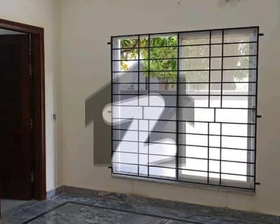 Available 5 Marla Corner Lower Portion For Rent