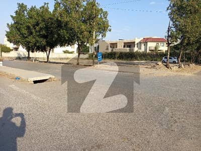 DHA phase 8  khayaban e roomi &  Saba Avenue corner   2000 square yard total  1000+500+500  price location  zone A  prime location