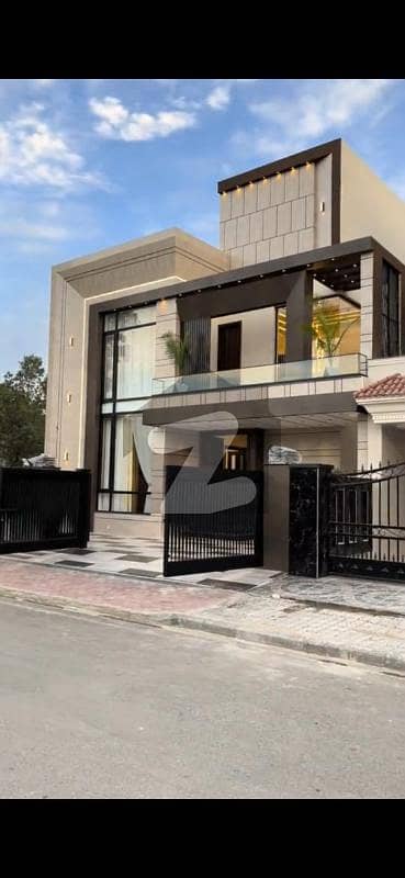 فیصل ہلز - بلاک اے فیصل ہلز,اسلام آباد میں 5 کمروں کا 10 مرلہ مکان 2.1 کروڑ میں برائے فروخت۔