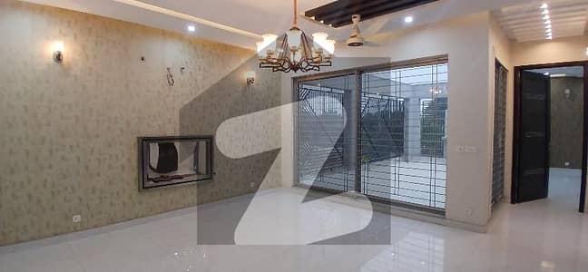 لیک سٹی میڈوز فیز 1 لیک سٹی میڈوز,لاہور میں 5 کمروں کا 1 کنال مکان 5.45 کروڑ میں برائے فروخت۔