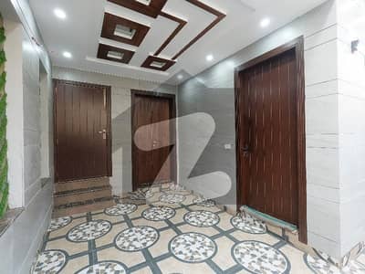 فارمانئیٹس ہاؤسنگ سکیم ۔ بلاک این فارمانئیٹس ہاؤسنگ سکیم,لاہور میں 3 کمروں کا 5 مرلہ مکان 2.25 کروڑ میں برائے فروخت۔