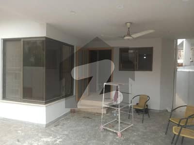 1 Kanal Beautiful Lower Portion Available For Family